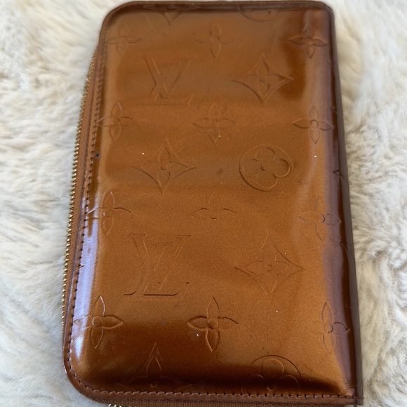 AUTHENTIC LOUIE VUITTON BRONZE VERNIS ZIPPER WALLET - Picture 11 of 12